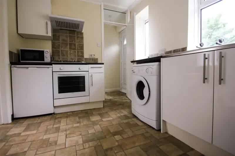 2 Bedroom Student Apartment Available August 2025