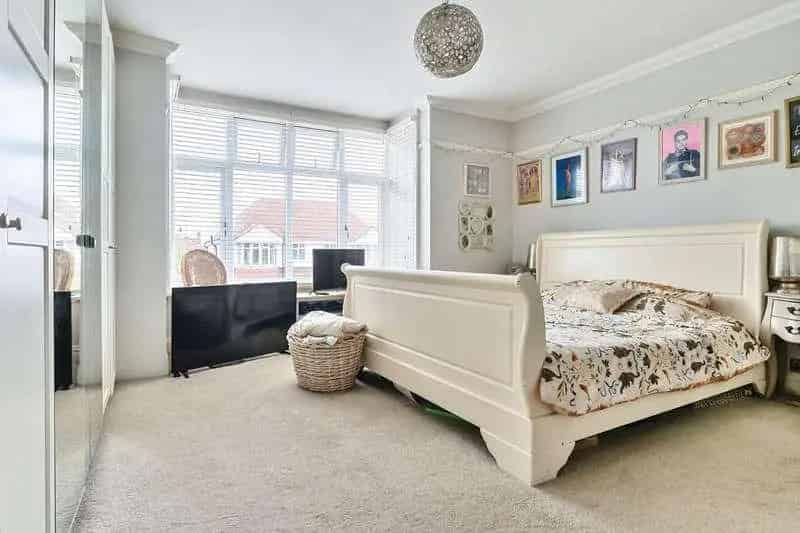 5 Bed House For Sale Near Schools and Transport