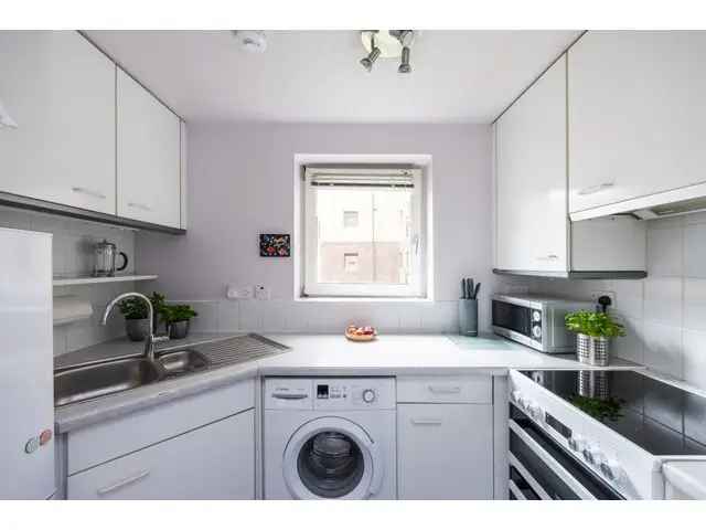 2 Bedroom Flat for Sale in Stockbridge Retirement Development