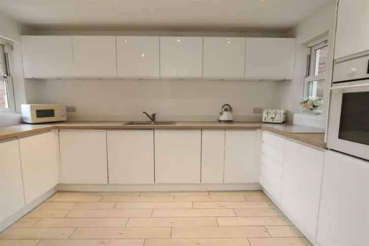 2 Bedroom Maisonette for Sale in Brentwood