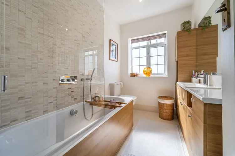 2 Bedroom Flat for Sale in Macaulay Court