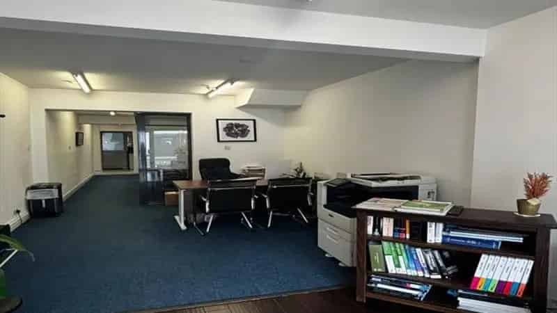 Feltham TW14 Office Space: 1050 Sq Ft Furnished Office To Let