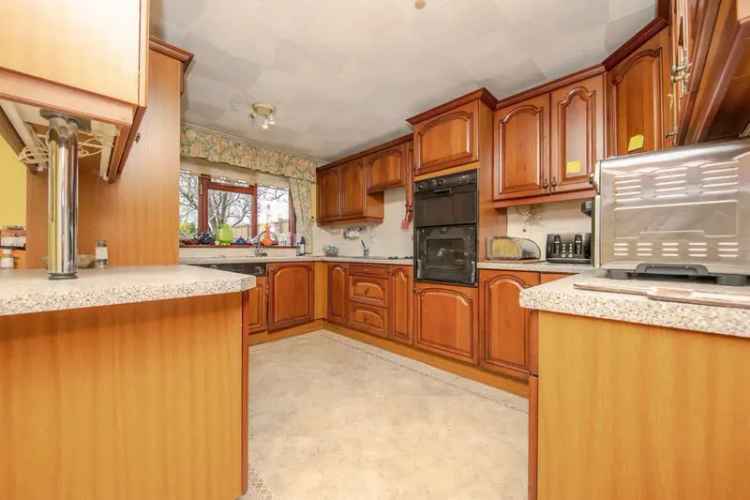 Family Home in Long Melford with Garage and Gardens