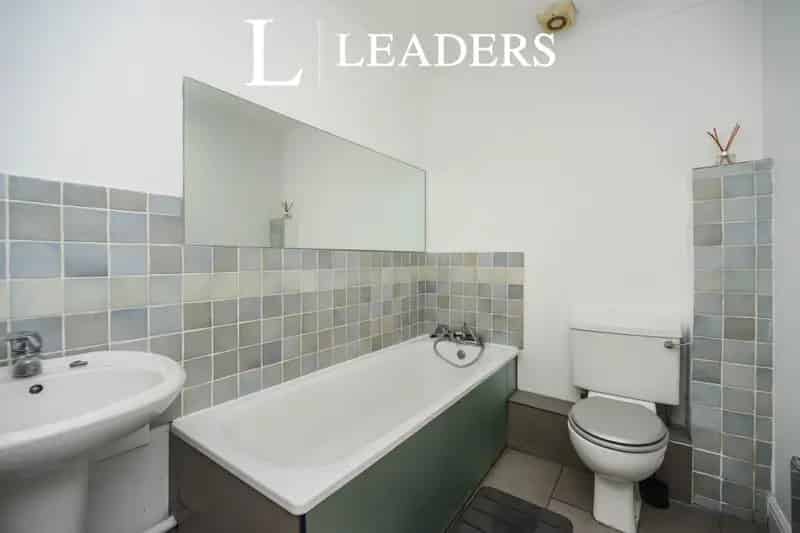 3 Bedroom Terraced House Great Location