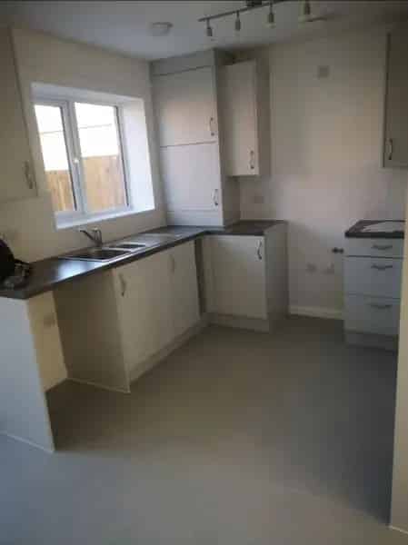 2 Double Bedroom House Near A16 with Parking