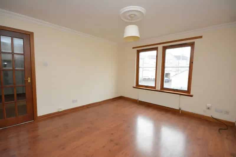Modern Upper Flat near Grahamston Station - Allocated Parking