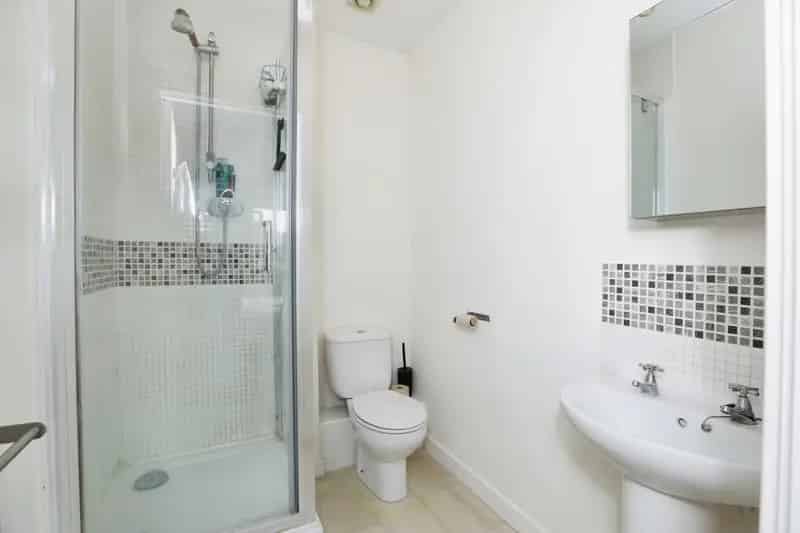 2 Bedroom Coach House Kemsley Parking No Chain