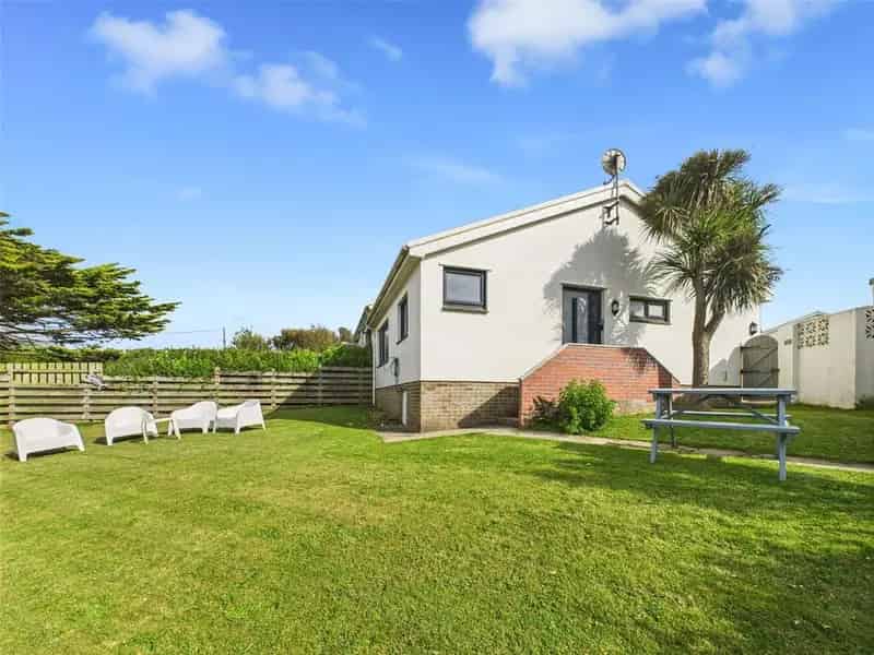 2 Bedroom Bungalow for Sale near Widemouth Bay Beach