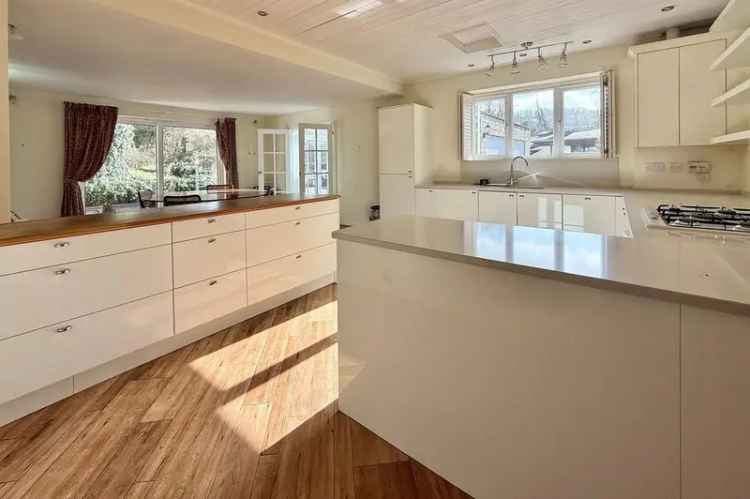 3 Bedroom Detached House For Sale in Bath