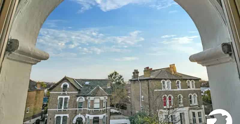 2 Bedroom Flat to Rent Available Early April