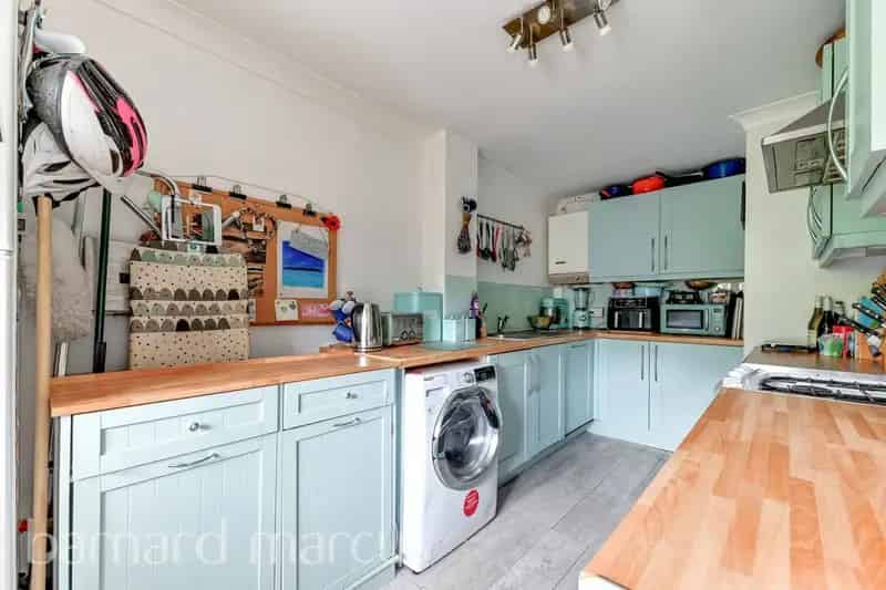 3-Bed End-Terraced House in Rackham Mews Near Streatham Common