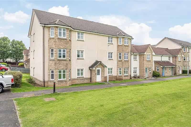 2 Bed Flat Rosyth - Modern Apartment with Parking