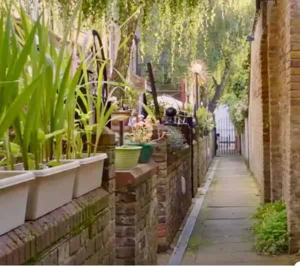 One Bedroom Mews House with Private Patio Garden