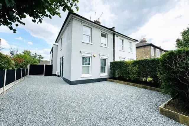 3 Bedroom Flat Near Stratford and Maryland Stations
