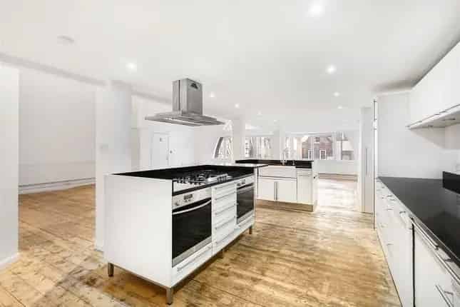 Flat for sale in Shoreditch High Street, London E1
