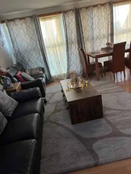 2 Double Bedroom House with 2 Balconies and Central Heating
