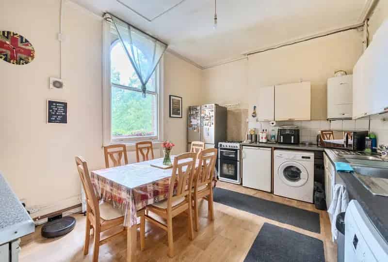 4 Bedroom Flat for Sale in Worcester Park