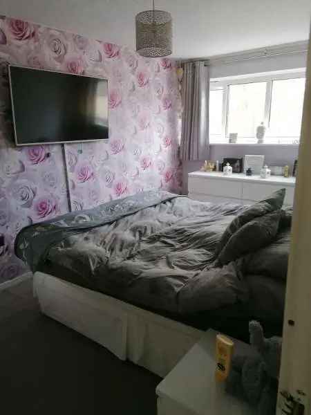 House For Rent in Borough of Runnymede, England