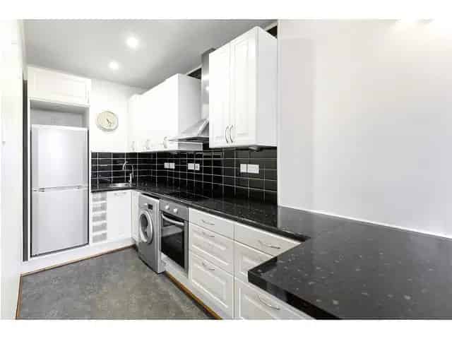 1 Bedroom Flat for Sale Partick and Thornwood