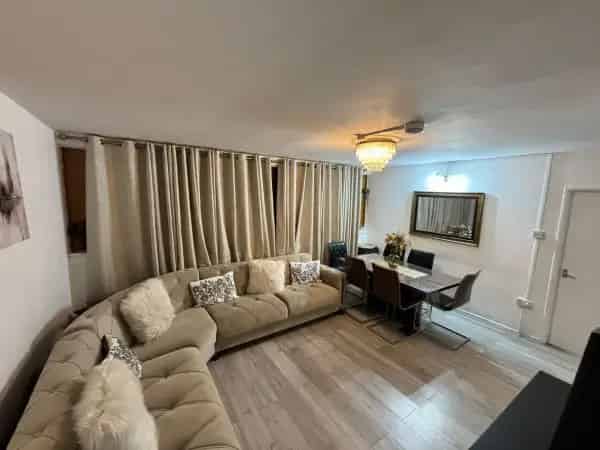 Two Bedroom Apartment Near Harris Academy South East London