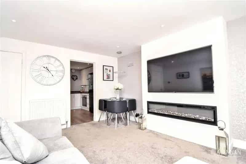 3 Bed Flat - Upper with 1 Reception Room