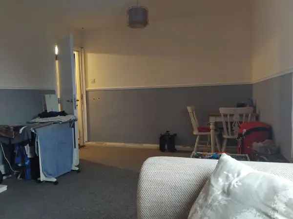 Spacious Flat Near Wednesfield High Street