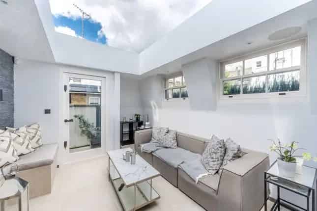 3 Bedroom House for Sale in South Kensington
