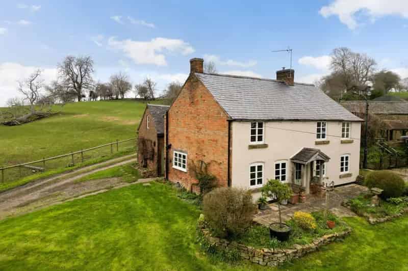 3 Bedroom Cottage for Sale in South Warwickshire