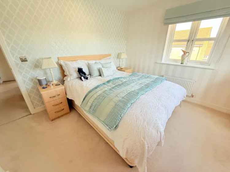 3 Bedroom Detached House for Sale near Apperley Bridge Marina