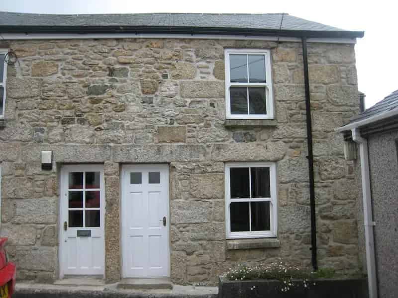 2 Bedroom Semi Detached House To Rent