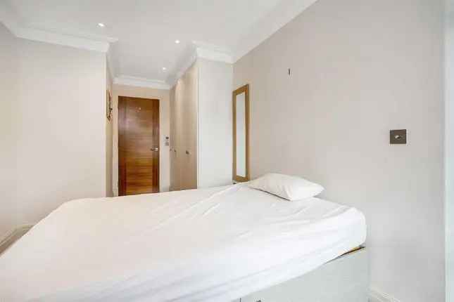 Flat for sale in Hodford Road, London NW11