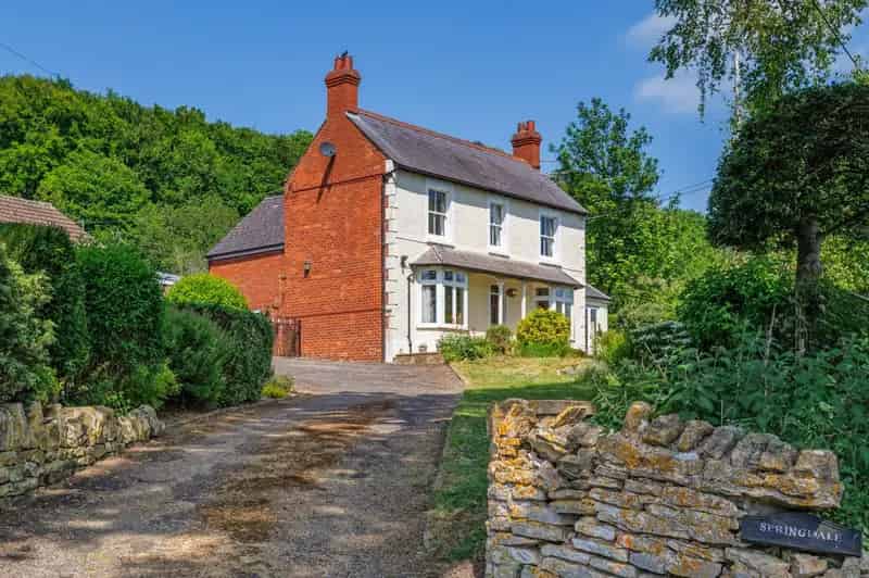 5 bedroom detached house for sale