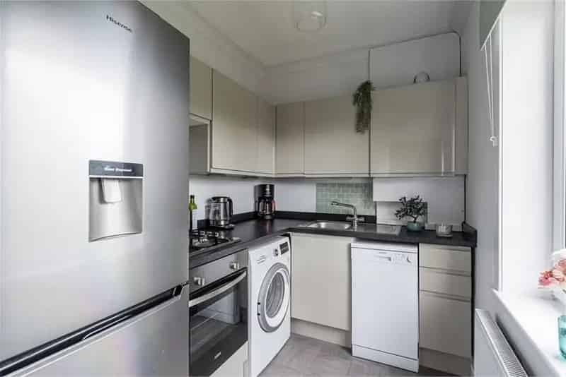 3 Bed Flat Colinton Mains Private Garden Driveway