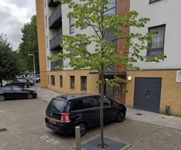 2 Bed Flat near Greenwich Station with Lift Access