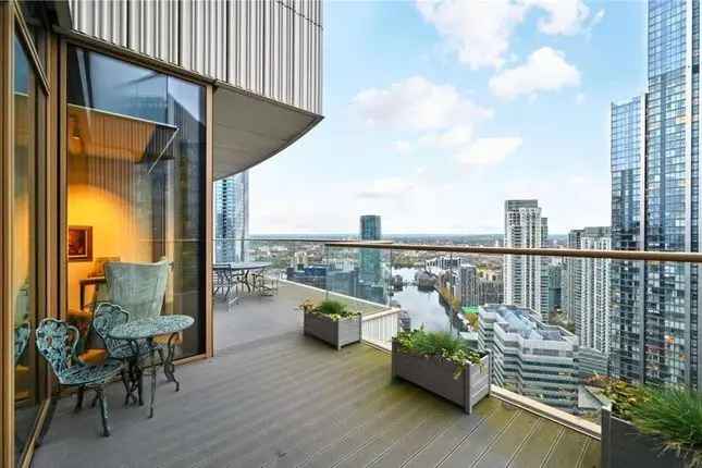 Luxury 2-Bedroom Sky Loft Apartment in Canary Wharf