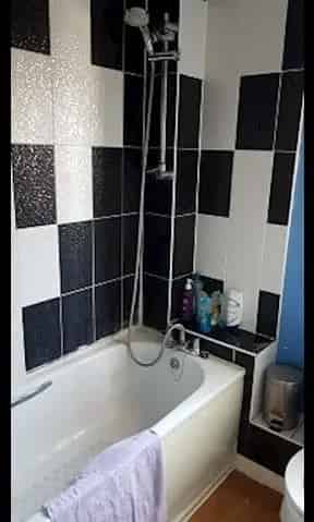 3 Bed Semi Detached House West Sussex Modern Kitchen Parking