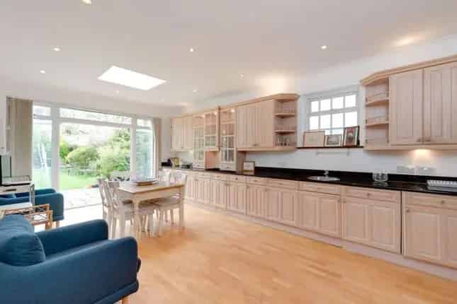 5 Bedroom Semi-Detached House for Sale in London NW11