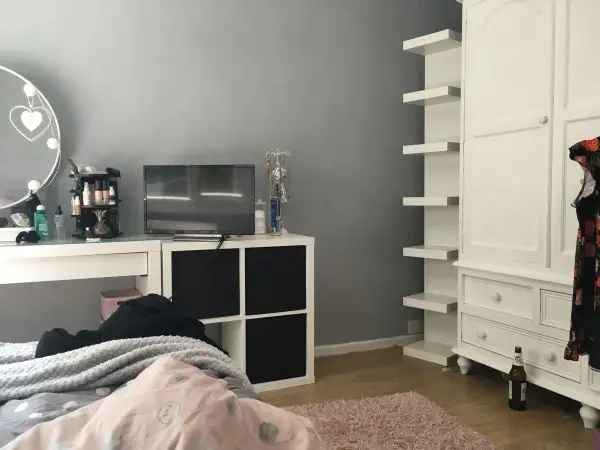 House For Rent in Borough of Runnymede, England