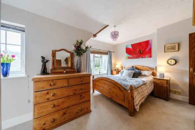 Semi Detached Family Home with Large Garden and Garage