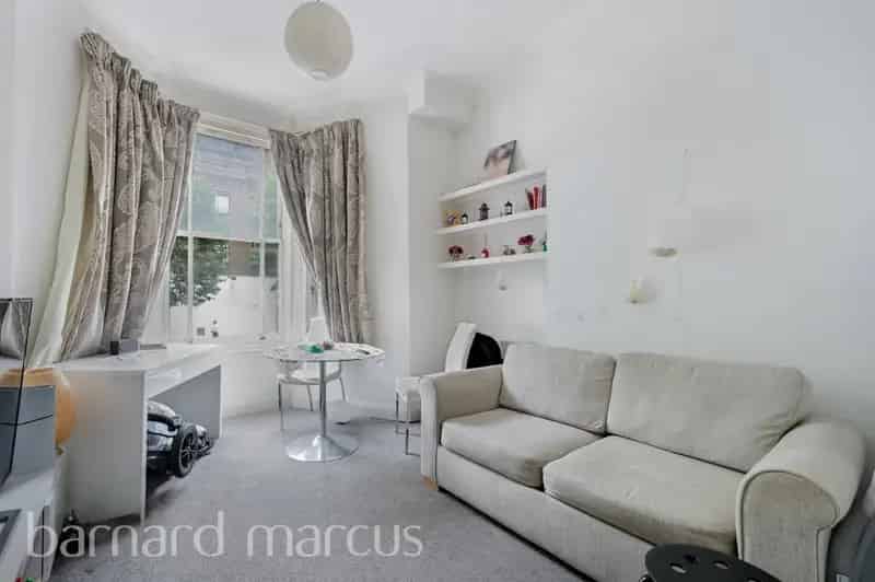 One Bedroom Period Conversion Clapham Junction Zero Deposit Available
