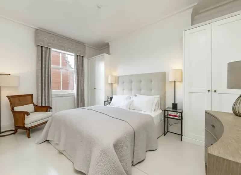 2-Bedroom Apartment with Communal Gardens and Lovely Views