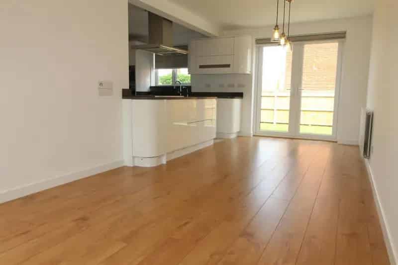 3 4 Bedroom Semi Detached House To Let