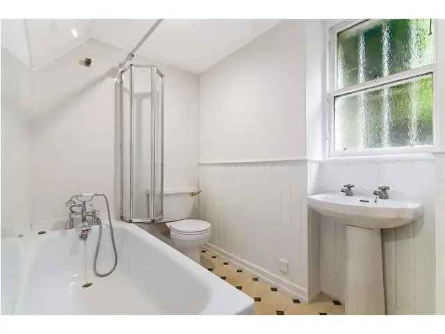 2 Bedroom Flat for Sale - West End