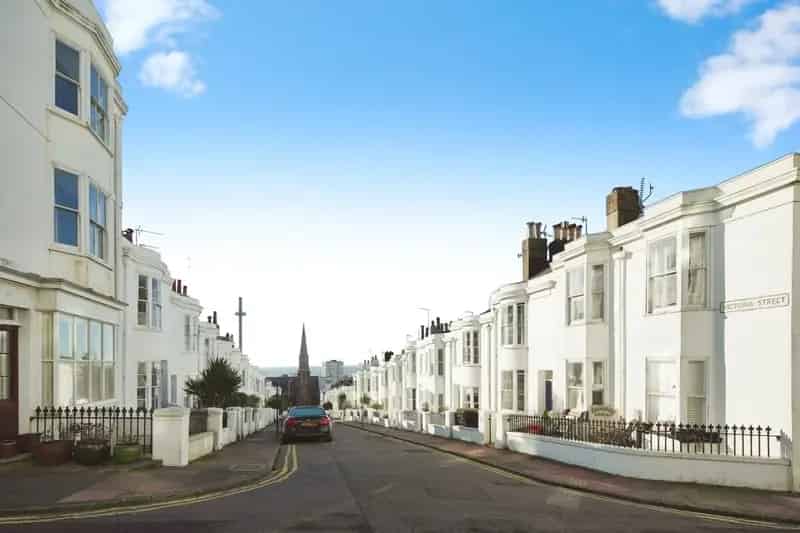 Brighton Bay Fronted Period Home Near Train Station