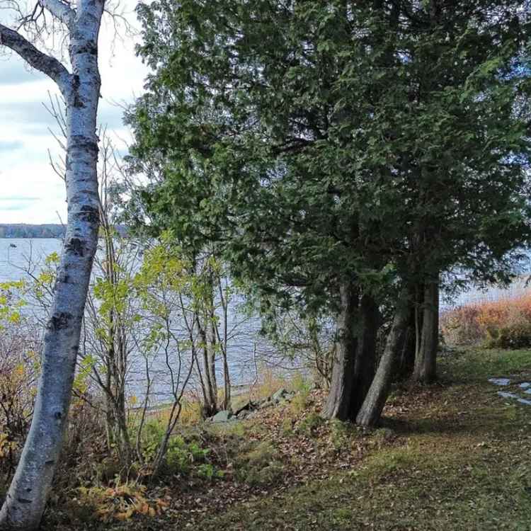 Aylmer Lake Waterfront House 2 Beds 2 Baths Large Lot