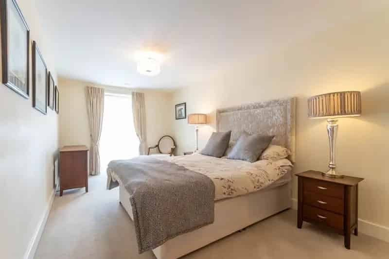 Spacious 2-Bed Retirement Apartment with Communal Gardens and Parking