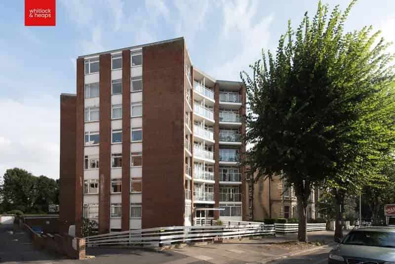 2 Bedroom Flat for Sale Hove - Well Maintained Apartment with Parking