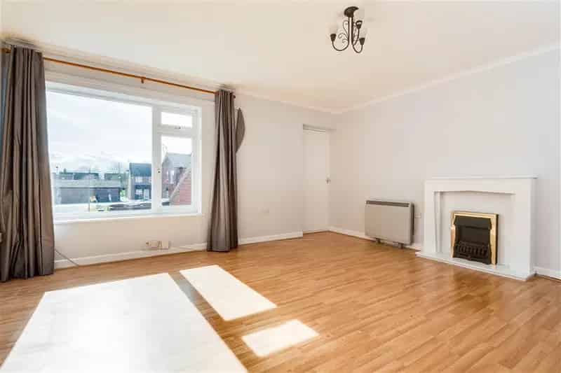 First Floor Maisonette Near Didcot Station - Two Double Bedrooms