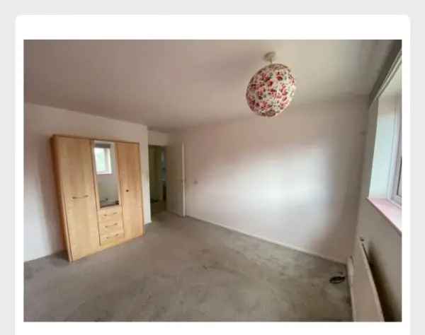 Flat For Rent in Ashford, England