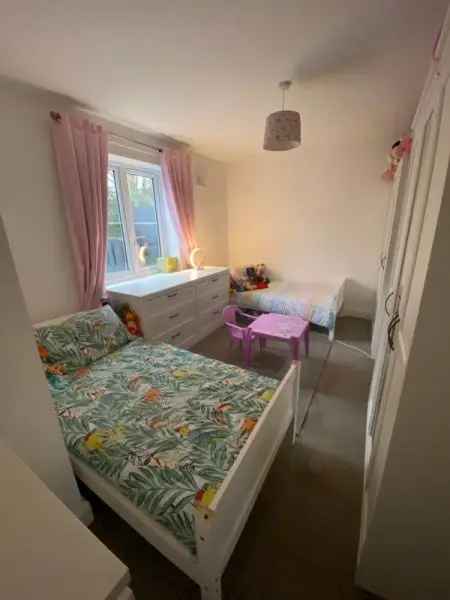 Ground Floor Maisonette Two Bedrooms Garden Parking